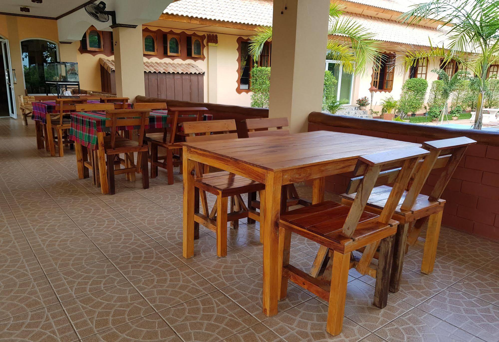 Changthai Comfort Pensión Udon Thani Exterior foto
