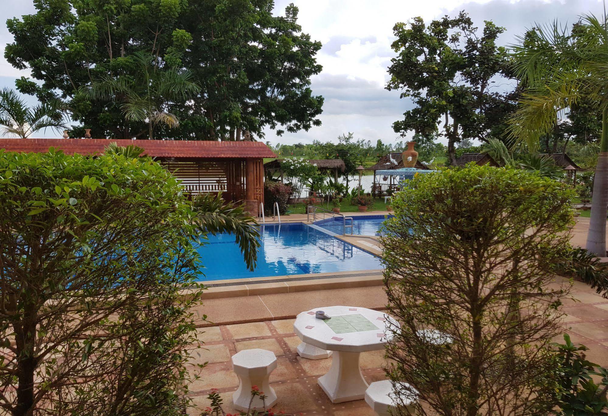 Changthai Comfort Pensión Udon Thani Exterior foto