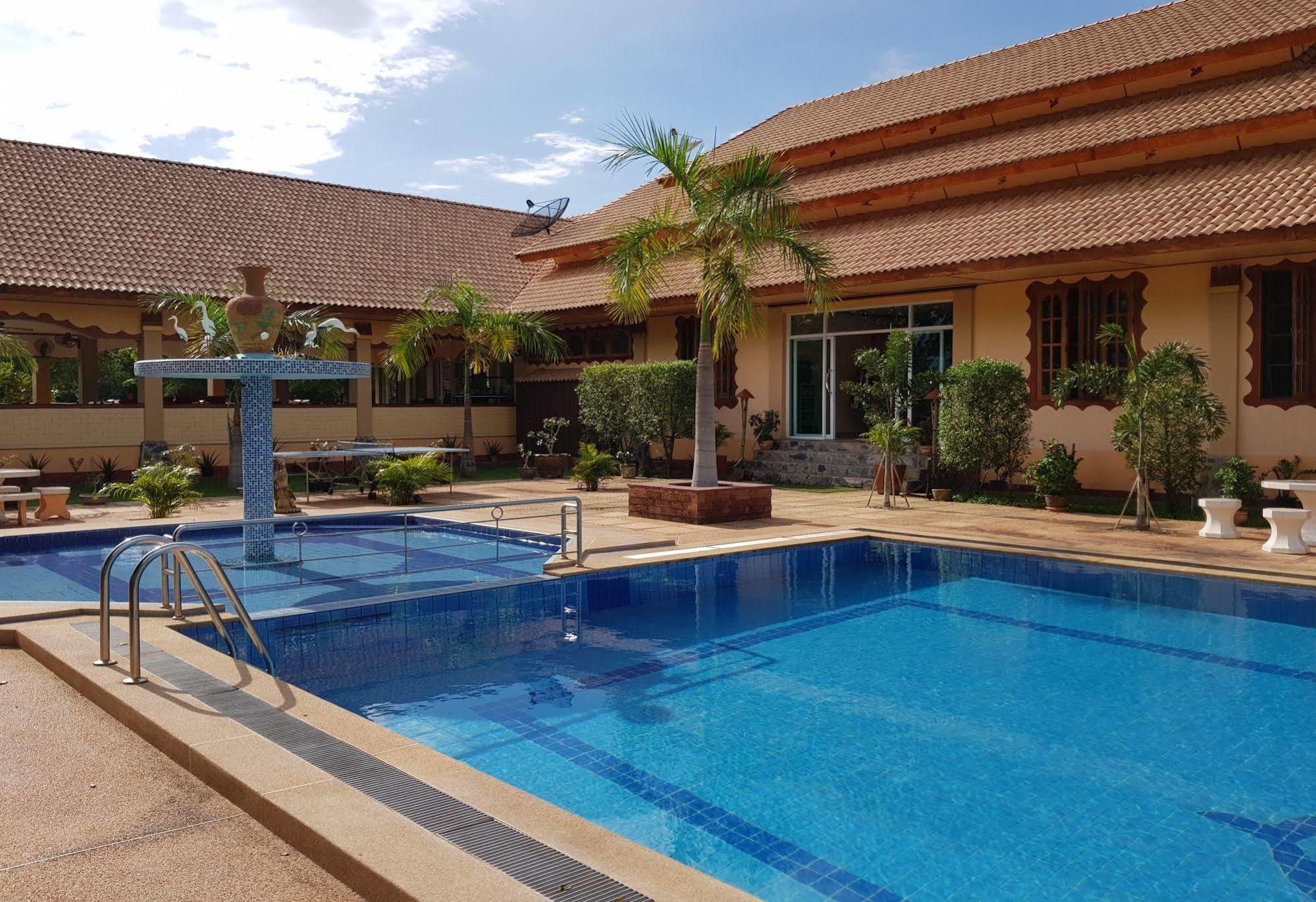 Changthai Comfort Pensión Udon Thani Exterior foto